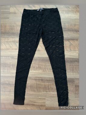 Twenty one by Forever 21 black lace leggings size Small